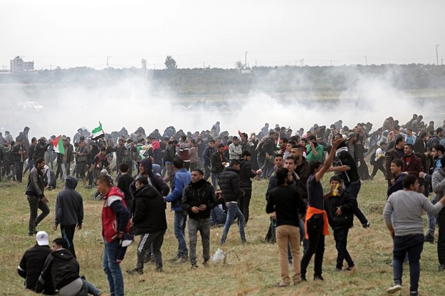 Palestyńczycy na granicy Izraela ze Strefą Gazy /MOHAMMED SABER  /PAP/EPA