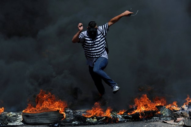 Palestyńczycy na granicy podpalili opony /News Pictures   /PAP