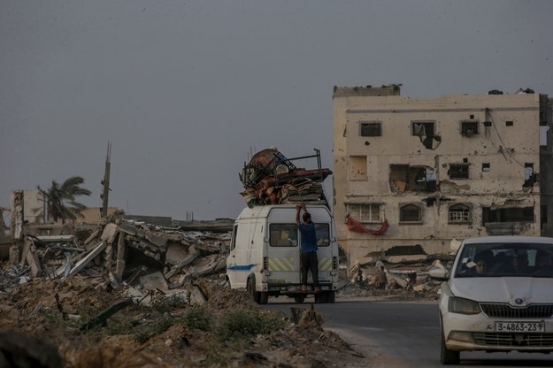 Palestyńczycy opuszczają Rafah. /MOHAMMED SABER  /PAP/EPA