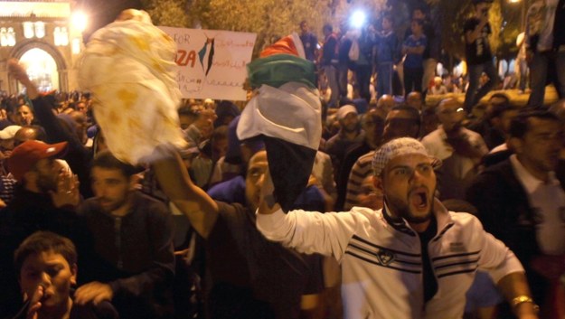 Palestyńczycy protestujący w Jerozolimie przeciwko operacji Izraela /MAHFOUZ ABU TURK /PAP/EPA