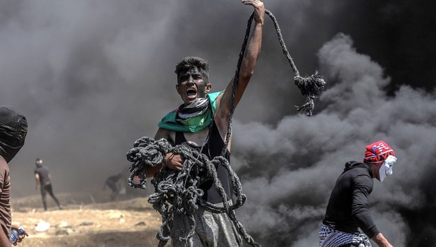 Palestyńczycy protestujący w Strefie Gazy /MOHAMMED SABER  /PAP/EPA