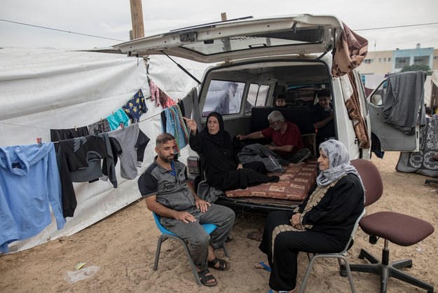 Palestyńscy uchodźcy z Gazu w obozie w Khan Yunis /HAITHAM IMAD /PAP/EPA