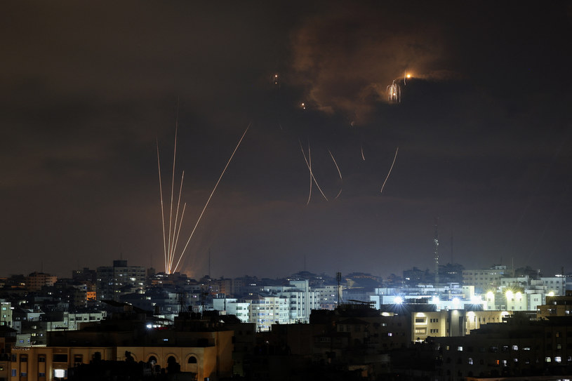 Palestyńskie rakiety wystrzelone w odwecie za izraelskie naloty likwidowane przez Żelazną Kopułę, 5 sierpnia 2022 roku /MOHAMMED ABED / AFP /AFP