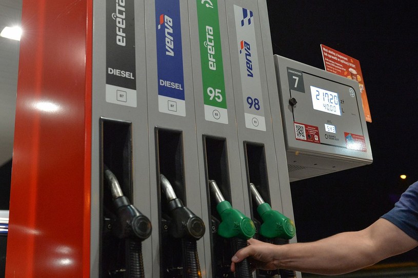 Paliwa premium? Czy dopłacanie do "lepszych" benzyn i olejów napędowych ma sens? /Fot. Gerard/REPORTER /Agencja SE/East News