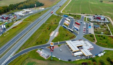 Paliwo na autostradzie droższe niż w mieście. Skąd ta różnica cen? 