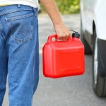 Paliwo na zapas? Ile naprawdę możesz trzymać w domu i wozić w aucie