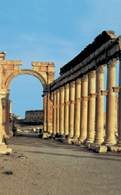 Palmira, wielka kolumnada, II w. /Encyklopedia Internautica