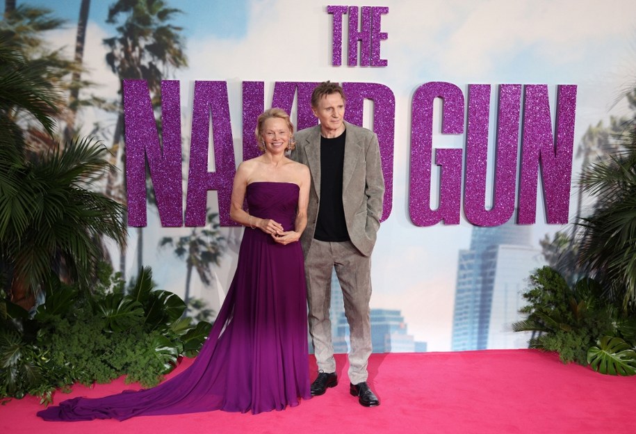 Pamela Anderson i Liam Neeson na londyńskiej premierze filmu "Naga broń" /NEIL HALL /PAP/EPA