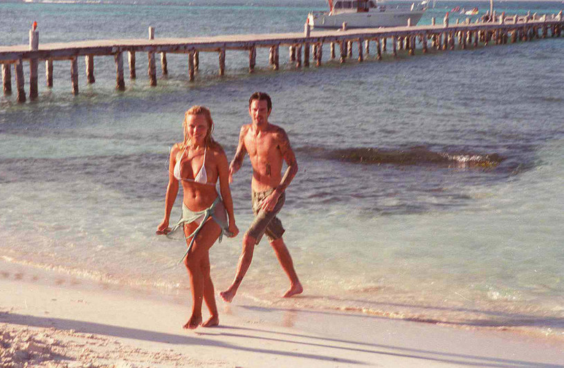Pamela Anderson i Tomy Lee wzięli ślub na plaży w strojach kąpielowych /Getty Images /Getty Images