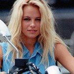 Pamela Anderson: Kiedyś zachwycała urodą, a dziś? Tak wygląda 56-letnia gwiazda