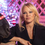 Pamela Anderson wciąż nosi słynny kostium kąpielowy