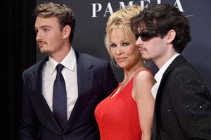 Pamela Anderson zachwyciła na premierze filmu o swoim życiu. Zabrała na nią synów