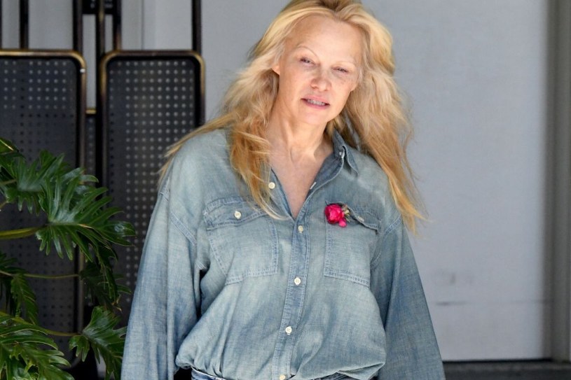 Pamela Anderson zaskoczyła stylizacją. To wciąż jest modne?
