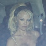 Pamela Anderson zaświeciła gołym biustem! 