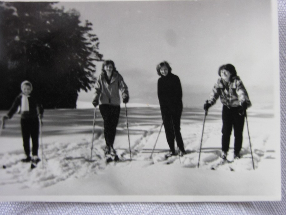 Pamiątkowe zdjęcie Marii Kaczyńskiej (pierwsza z prawej) &nbsp; /RMF FM