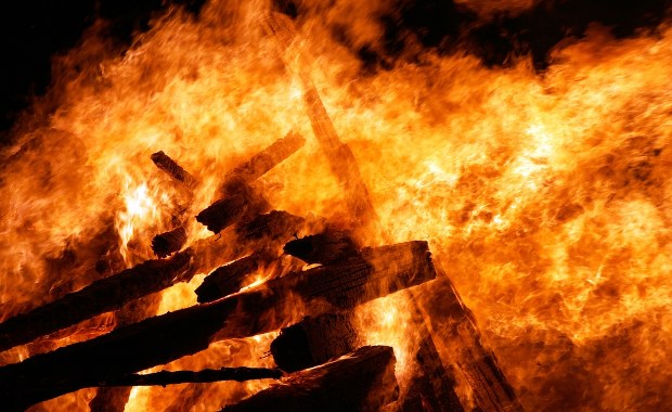 Pamięta niewiele, tylko ogień. Tak zatrzymano notorycznego podpalacza