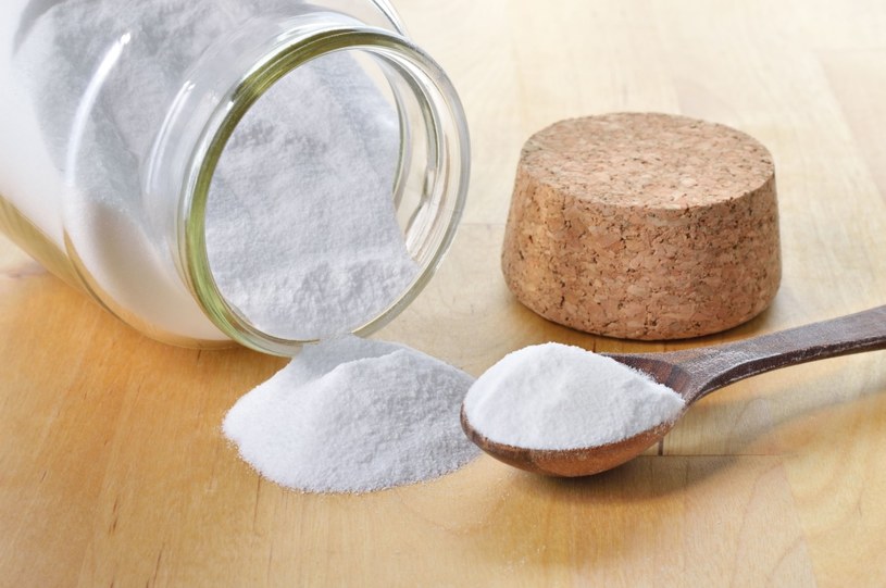 Pamiętaj, że sól dodawana jest do wielu spożywczych produktów /123RF/PICSEL
