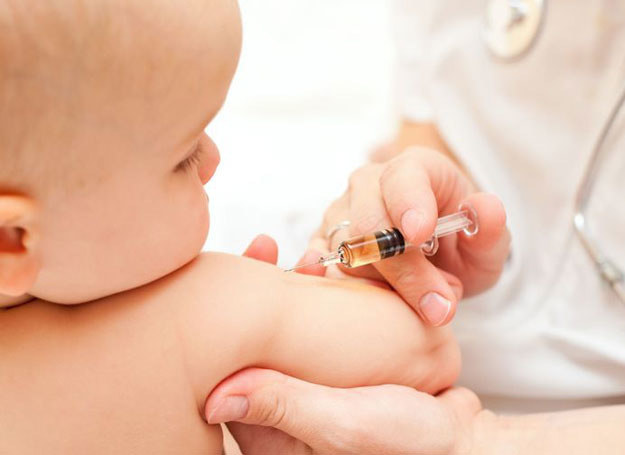 Pamiętajmy, by przestrzegać kalendarza szczepień ochronnych /123RF/PICSEL