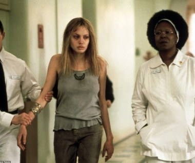 Pamiętną drugoplanową kreację aktorka stworzyła w filmie "Przerwana lekcja muzyki" (1999), w którym wcieliła się w siostrę Valerie, pracownicę szpitala psychiatrycznego (na zdjęciu z Angeliną Jolie).