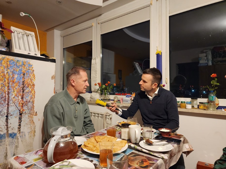 Pan Sasza przyznaje, że ucieczka przed wojną to jego pierwsza zagraniczna podróż /Michał Dobrołowicz /RMF FM