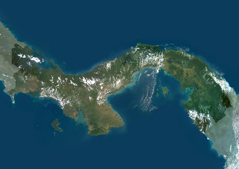 Panama jest cienkim przesmykiem lądu pomiędzy Oceanem Atlantyckim i Pacyfikiem /Planet Observer/Universal Images Group /Getty Images
