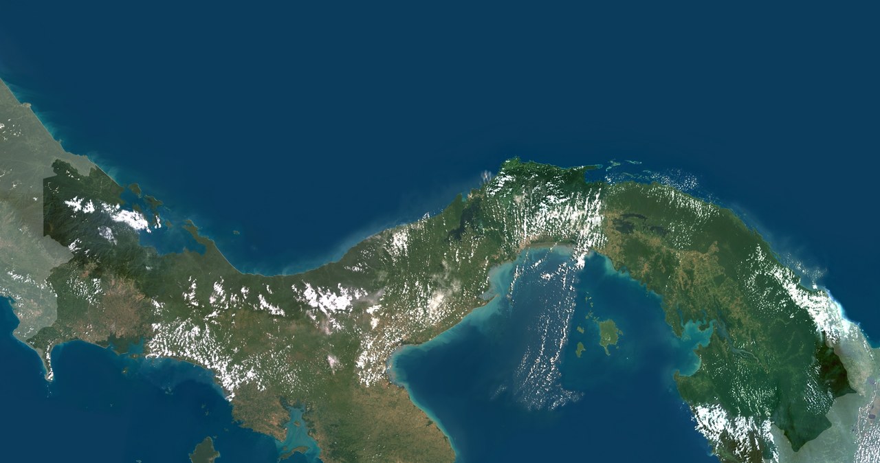 Panama jest cienkim przesmykiem lądu pomiędzy Oceanem Atlantyckim i Pacyfikiem /Planet Observer/Universal Images Group /Getty Images