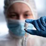 Pandemia koronawirusa: ​Czy nagradzać pracowników za szczepienia?