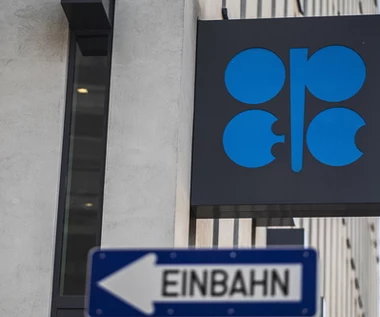 Pandemia koronawirusa. OPEC+ porozumiał się ws. największej w historii redukcji wydobycia ropy