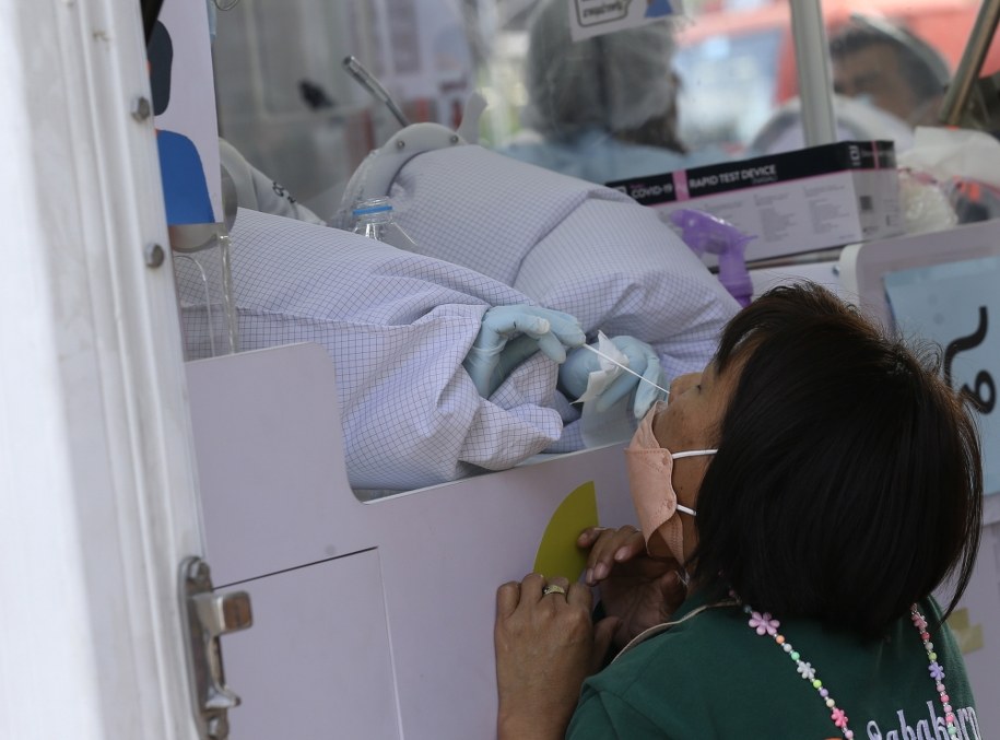 WHO o pandemii: Tygodniowa liczba infekcji wzrosła o 11 proc.