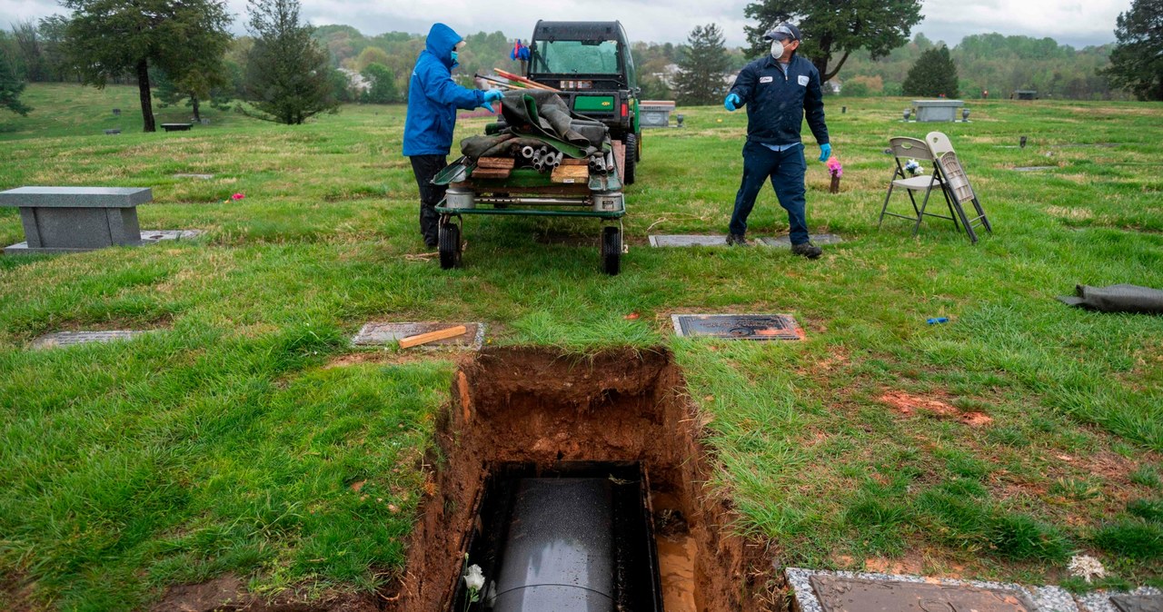 Pandemia zbiera śmiertelne żniwo /AFP