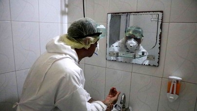 Pandemii koronawirusa można było zapobiec? Chiny przekazywały WHO za mało danych