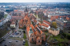 Panele fotowoltaiczne na dachu kościoła św. Brygidy w Gdańsku