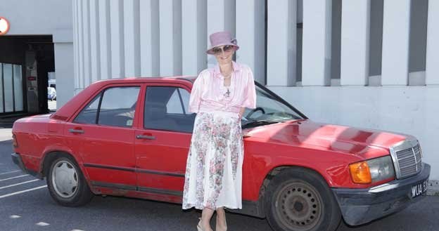 Pani Dagmara kupiła swojego mercedesa w Polsce, w maju 1985 roku /Informacja prasowa