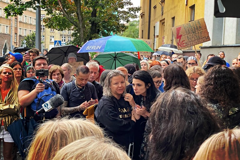 Pani Joanna wygłosiła poruszające przemówienie podczas strajku pod komisariatem w Krakowie /Estera Oramus /INTERIA.PL