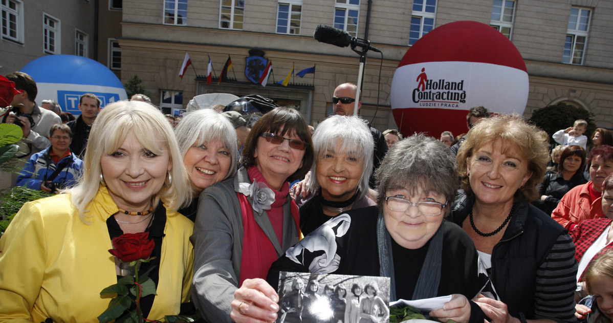 Panie wciąż są przyjaciółkami. Na zdjęciu: odsłonięcie gwiazdy w Opolu w 2009 roku. Rok temu obchodziły 50-lecie założenia Alibabek. Z tej okazji wydano też album z najważniejszymi utworami zespołu/fot. Maciej Jarzębiński /Agencja FORUM