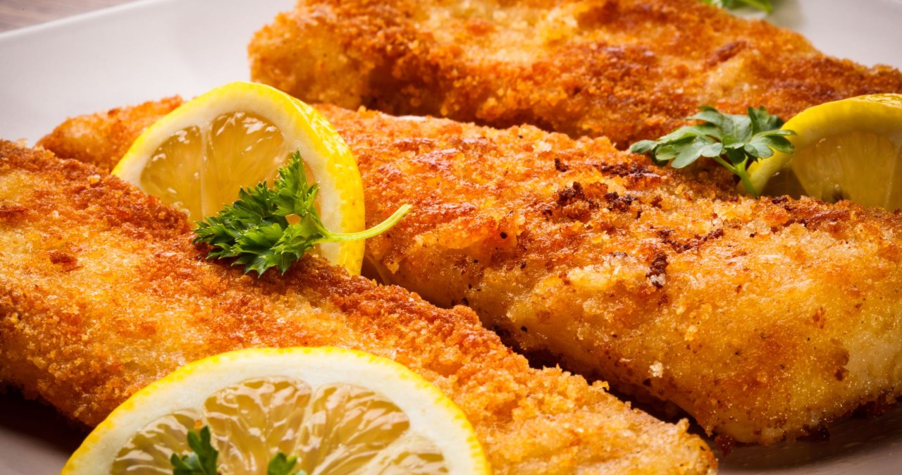 Panierowaną rybę możesz przyrządzić w piekarniku /gbh007 /Canva Pro