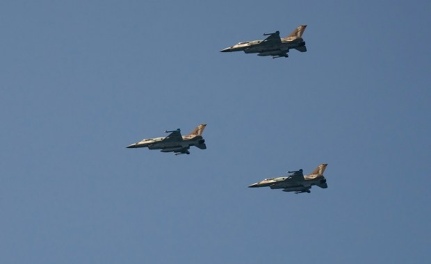 Panika i przerażenie w Rafah. Izrael rozpoczął naloty w czasie ewakuacji cywilów