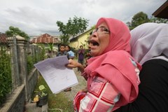 Panika po trzęsieniu ziemi w Indonezji