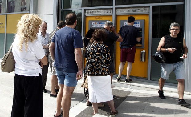 Panika w Grecji. Gigantyczne kolejki przed bankomatami 