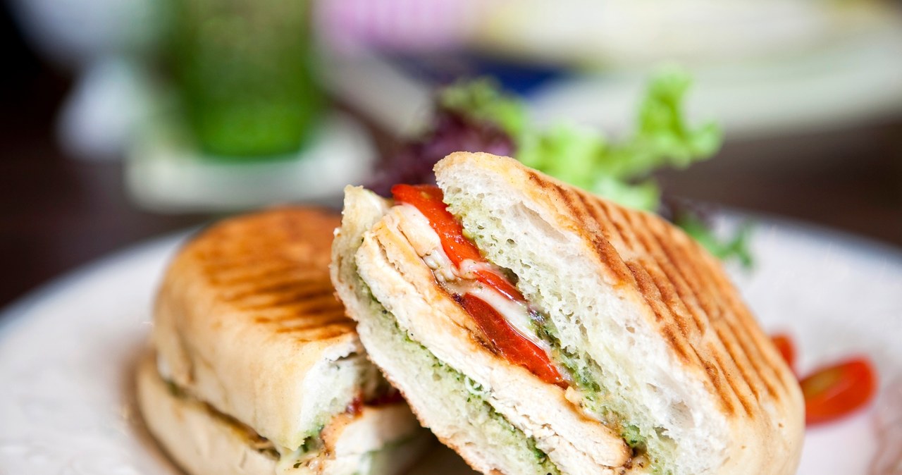 Panino z pesto bazyliowym /123RF/PICSEL