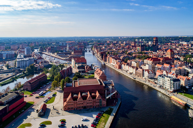 Panorama Gdańska. Według najnowszych symulacji naukowców duża część miasta może w przyszłości znaleźć się pod wodą. /Shutterstock