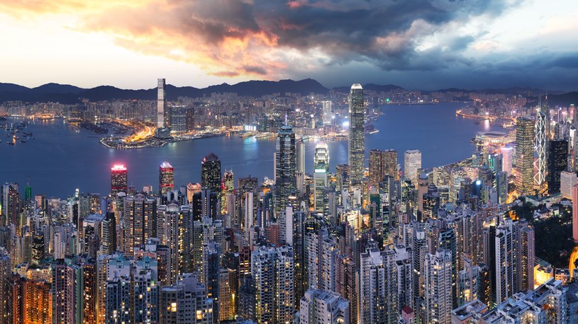 Panorama Hongkongu nocą /123RF/PICSEL