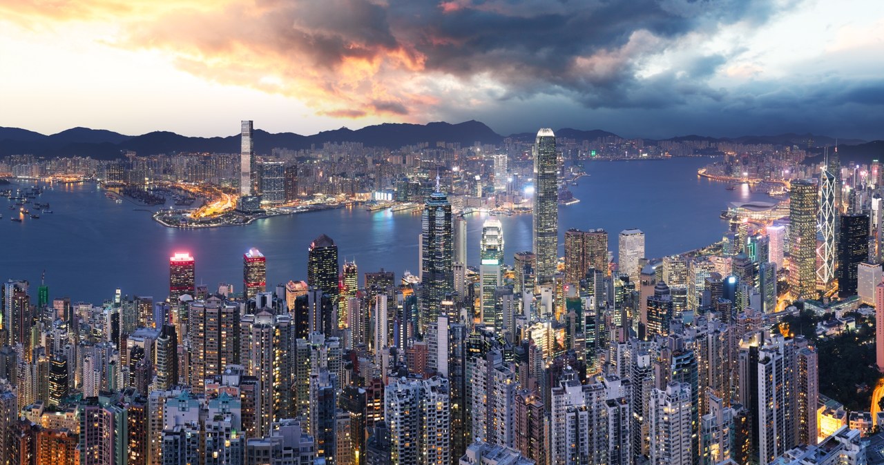 Panorama Hongkongu nocą /123RF/PICSEL