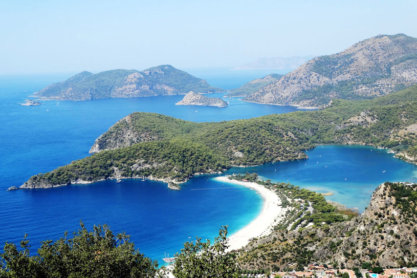 Panorama laguny Oludeniz z widokiem na morze /123RF/PICSEL