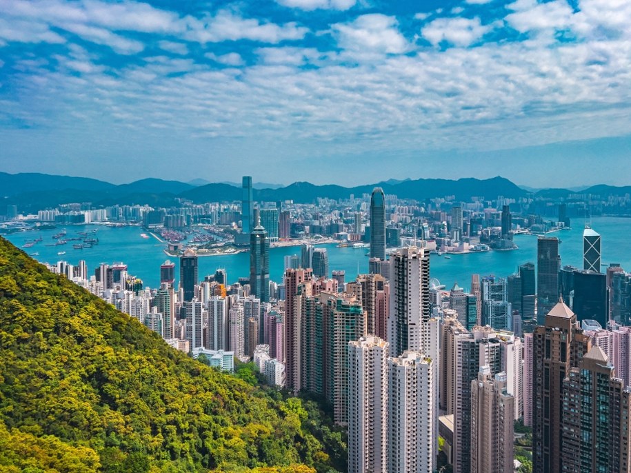 Panorama na Hongkong. Miasto przygotowuje się na uderzenie supertajfuna Ragasa /Shutterstock