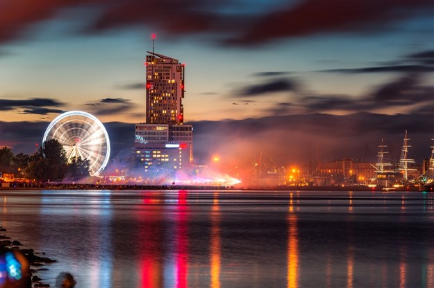 Panorama nocnej Gdyni /123RF/PICSEL