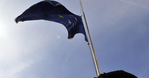 Państwa UE mają wdrażać rekomendacje KE przez 12-18 miesięcy /AFP