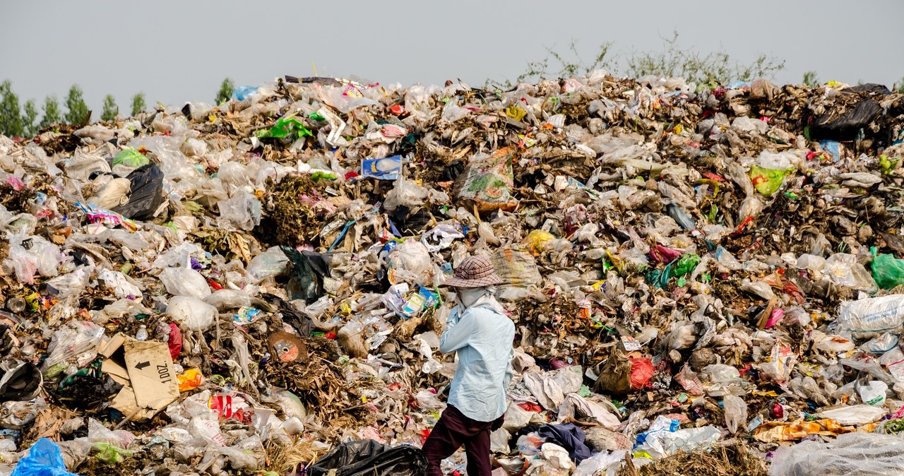 Państwa UE nie będą mogły wysyłać plastikowych śmieci do mniej rozwiniętych państw. Na zdjęciu nielegalne wysypisko w Tajlandii /123RF/PICSEL
