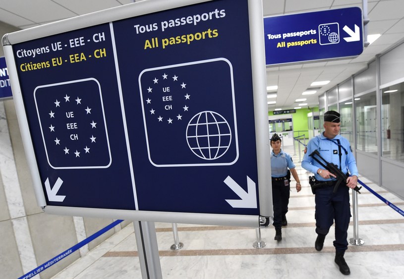 Państwa UE ostatecznie zaaprobowały system wjazdu/wyjazdu dla Schengen /PASCAL GUYOT /AFP