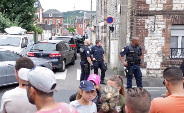 Państwo Islamskie przyznało się do ataku w Normandii. Hollande: ISIS wypowiedziało nam wojnę